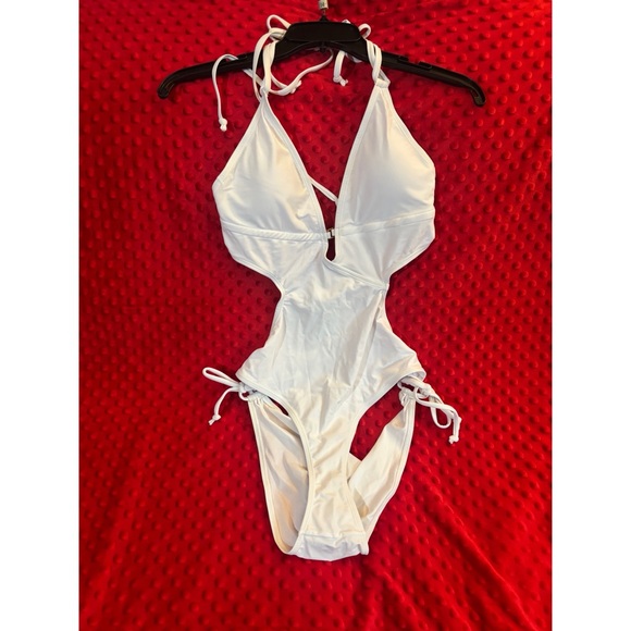 SHEIN Cut Out Halter One Piece Swimsuit - Picture 3 of 5